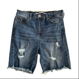 Celebrity Pink ~ Biker Bermuda ~ 5 pocket style w/ booty lift fit ~size 9/29